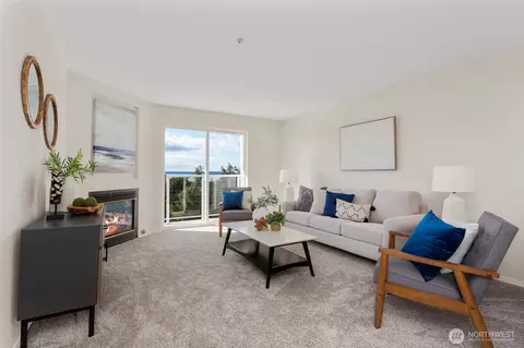Living - 2522 Rucker Ave #403, Everett, WA 98201 photo 1 of 2