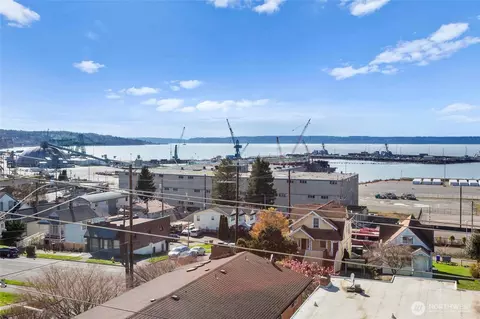 View/Area - 2522 Rucker Ave #403, Everett, WA 98201 photo 2 of 8