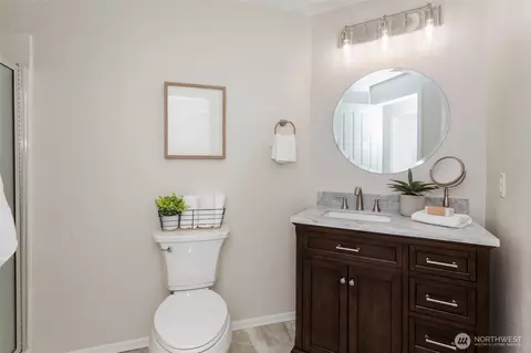 Bath - 2522 Rucker Ave #403, Everett, WA 98201 photo 3 of 3