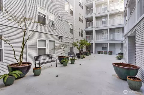 Exterior - 2522 Rucker Ave #403, Everett, WA 98201 photo 3 of 4