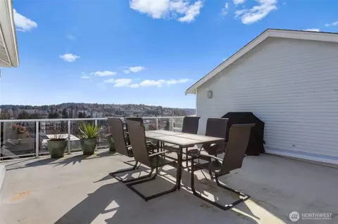 Exterior - 2522 Rucker Ave #403, Everett, WA 98201 photo 2 of 4
