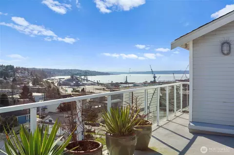 View/Area - 2522 Rucker Ave #403, Everett, WA 98201 photo 3 of 8