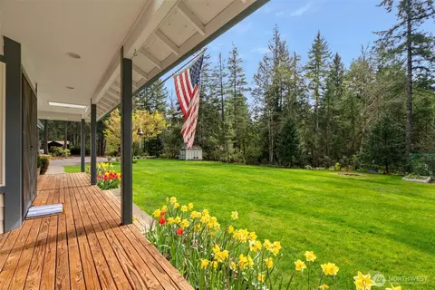 5623 NW Millglade Ln, Bremerton, WA 98312