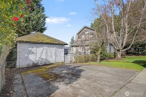1857 N 54th St, Seattle, WA 98103
