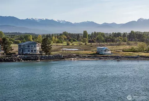 381 3 Crabs Rd, Sequim, WA 98382
