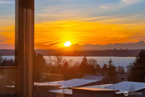 11307 NE 68th St #11307, Kirkland, WA 98033