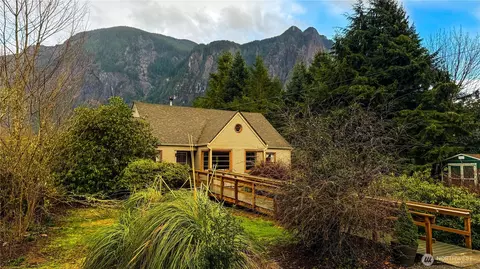 8226 428th Ave SE, Snoqualmie, WA 98065