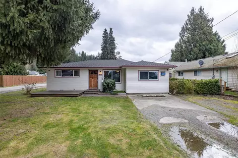 502 N Oak St, Burlington, WA 98233