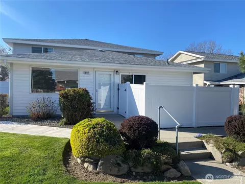 100 Simon St #17, East Wenatchee, WA 98802