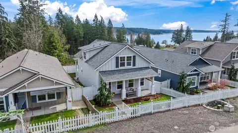 30 E Cedarland Ln, Allyn, WA 98524