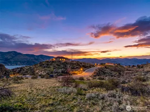 104 Crest Dr, Chelan, WA 98816