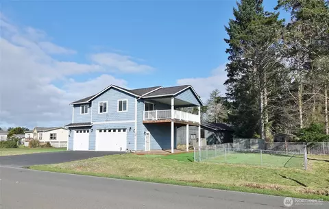 500 Chenois Ave NE, Ocean Shores, WA 98569