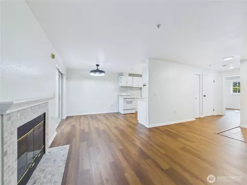 11002 SE Petrovitsky Rd #I102, Renton, WA 98055