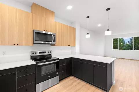 1425 SW 111th Ln, Seattle, WA 98164