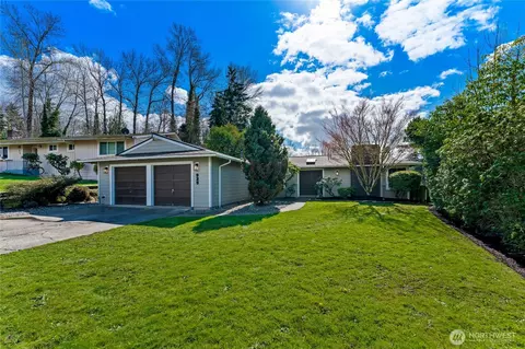 925 Valley Pl, Kent, WA 98031