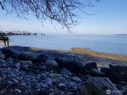 10014 Vashon Hwy SW, Vashon, WA 98070