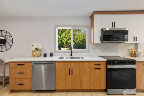 Kitchen - 2406 100th St SE, Everett, WA 98208 photo 1 of 3
