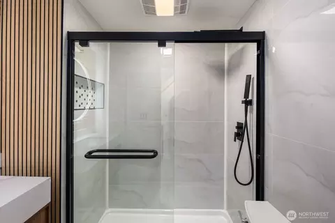 Bath - 2406 100th St SE, Everett, WA 98208 photo 6 of 6