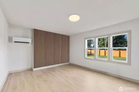 Living - 2406 100th St SE, Everett, WA 98208 photo 4 of 4