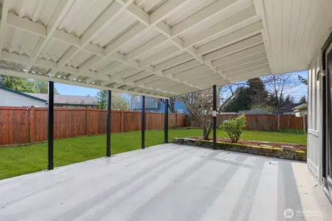 Exterior - 2406 100th St SE, Everett, WA 98208 photo 6 of 9