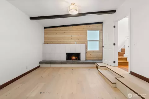 Living - 1412 Everett St, Sumner, WA 98390 photo 4 of 5