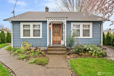 Exterior - 1412 Everett St, Sumner, WA 98390 photo 2 of 9