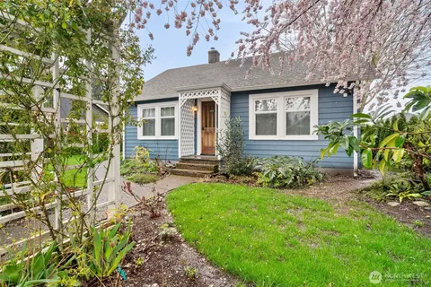 Exterior - 1412 Everett St, Sumner, WA 98390 photo 4 of 9