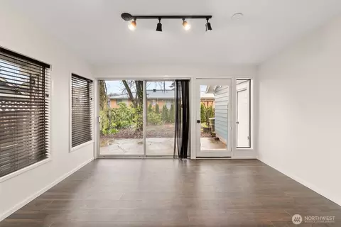 Living - 1412 Everett St, Sumner, WA 98390 photo 5 of 5