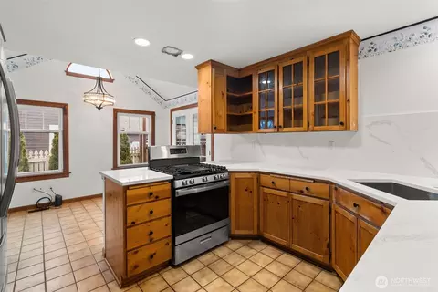 Kitchen - 1412 Everett St, Sumner, WA 98390 photo 2 of 2