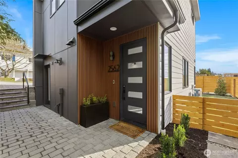 2562 30th Ave W, Seattle, WA 98199