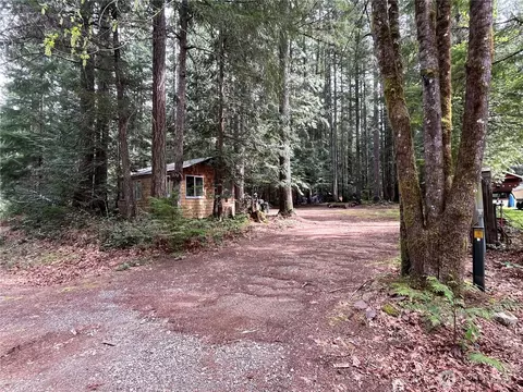 170 N Mount Washington Dr, Hoodsport, WA 98548
