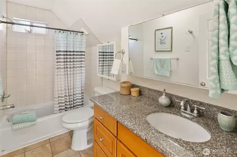 Bath - 12219 4th Pl W, Everett, WA 98204 photo 2 of 3