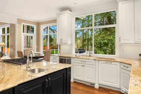 Kitchen - 17633 48th Ave SE, Bothell, WA 98012 photo 2 of 6