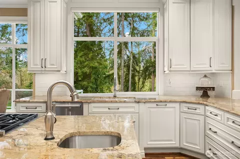 Kitchen - 17633 48th Ave SE, Bothell, WA 98012 photo 3 of 6