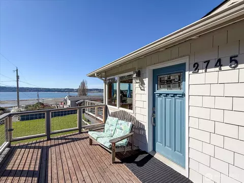 2745 Evening Glory Ct, Clinton, WA 98236