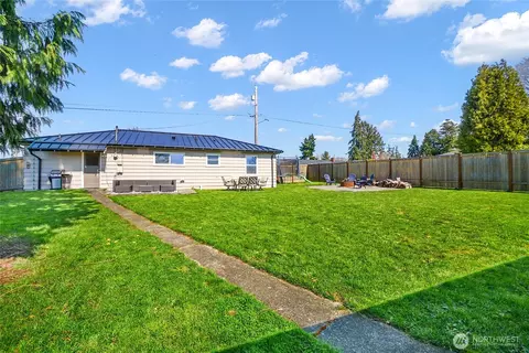 Exterior - 2316 7th St, Everett, WA 98201 photo 6 of 9