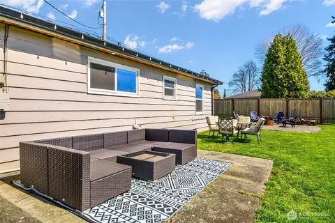 Exterior - 2316 7th St, Everett, WA 98201 photo 2 of 9