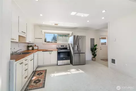 Kitchen - 2316 7th St, Everett, WA 98201 photo 2 of 2