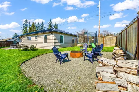 Exterior - 2316 7th St, Everett, WA 98201 photo 5 of 9