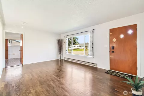 Living - 2316 7th St, Everett, WA 98201 photo 1 of 5