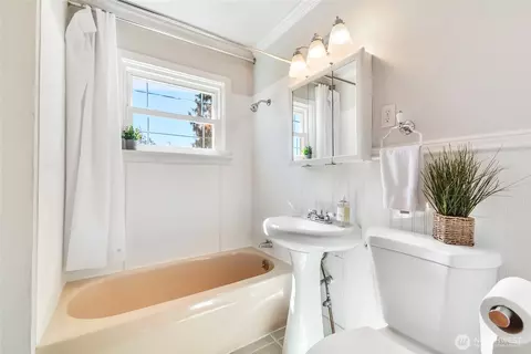 Bath - 2316 7th St, Everett, WA 98201 photo 2 of 2