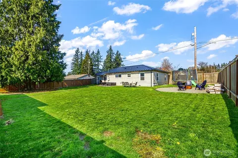 Exterior - 2316 7th St, Everett, WA 98201 photo 4 of 9