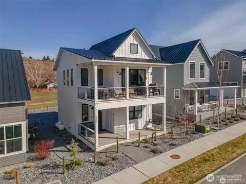 117 Bluebell Ln, Chelan, WA 98816