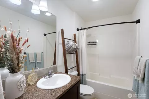 Bath - 129 164th Pl SE, Bothell, WA 98012 photo 3 of 3