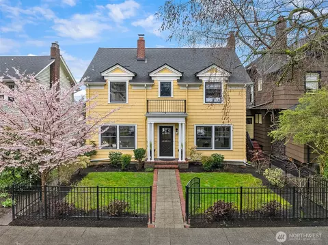 5260 18th Ave NE, Seattle, WA 98105