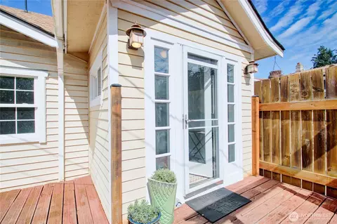 818 Serene View Rd, Camano Island, WA 98282