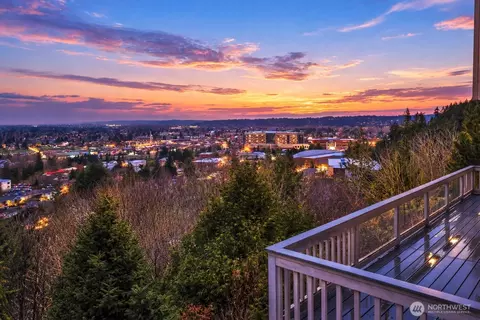 1924 5th St SE, Puyallup, WA 98372