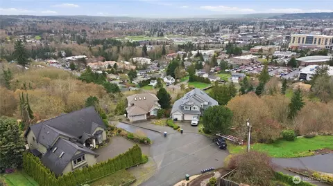 1924 5th St SE, Puyallup, WA 98372