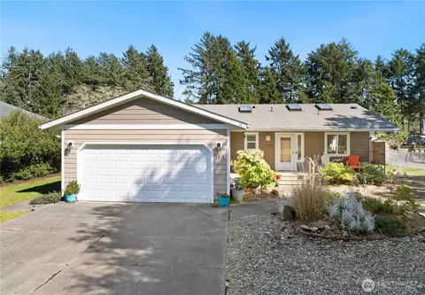 160 Dolphin Ave NE, Ocean Shores, WA 98569