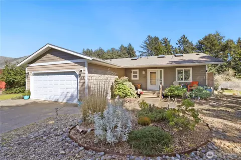 160 Dolphin Ave NE, Ocean Shores, WA 98569